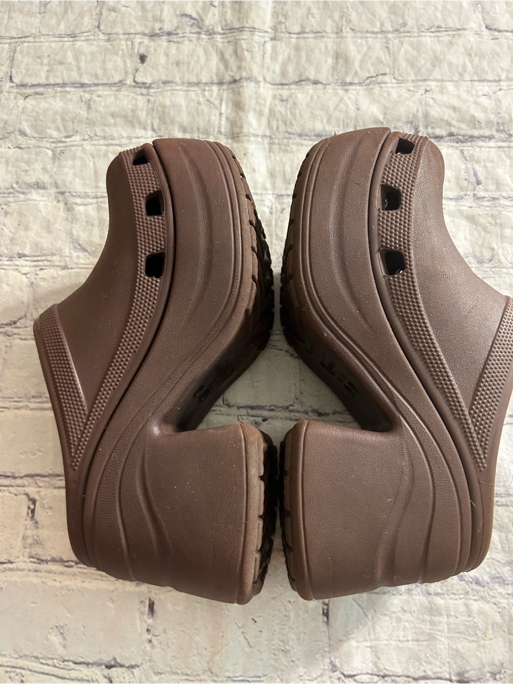 CROCS ICONIC COMFORT SIREN PLATFORM CLOGS AMIS BLOCK HEEL CHOCOLATE BROWN M4 W6 - Picture 3 of 12
